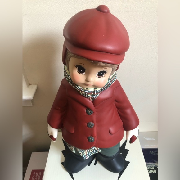 Beautiful Vintage Hand Painted Boy in Winter Attire Statue - Picture 4 of 12